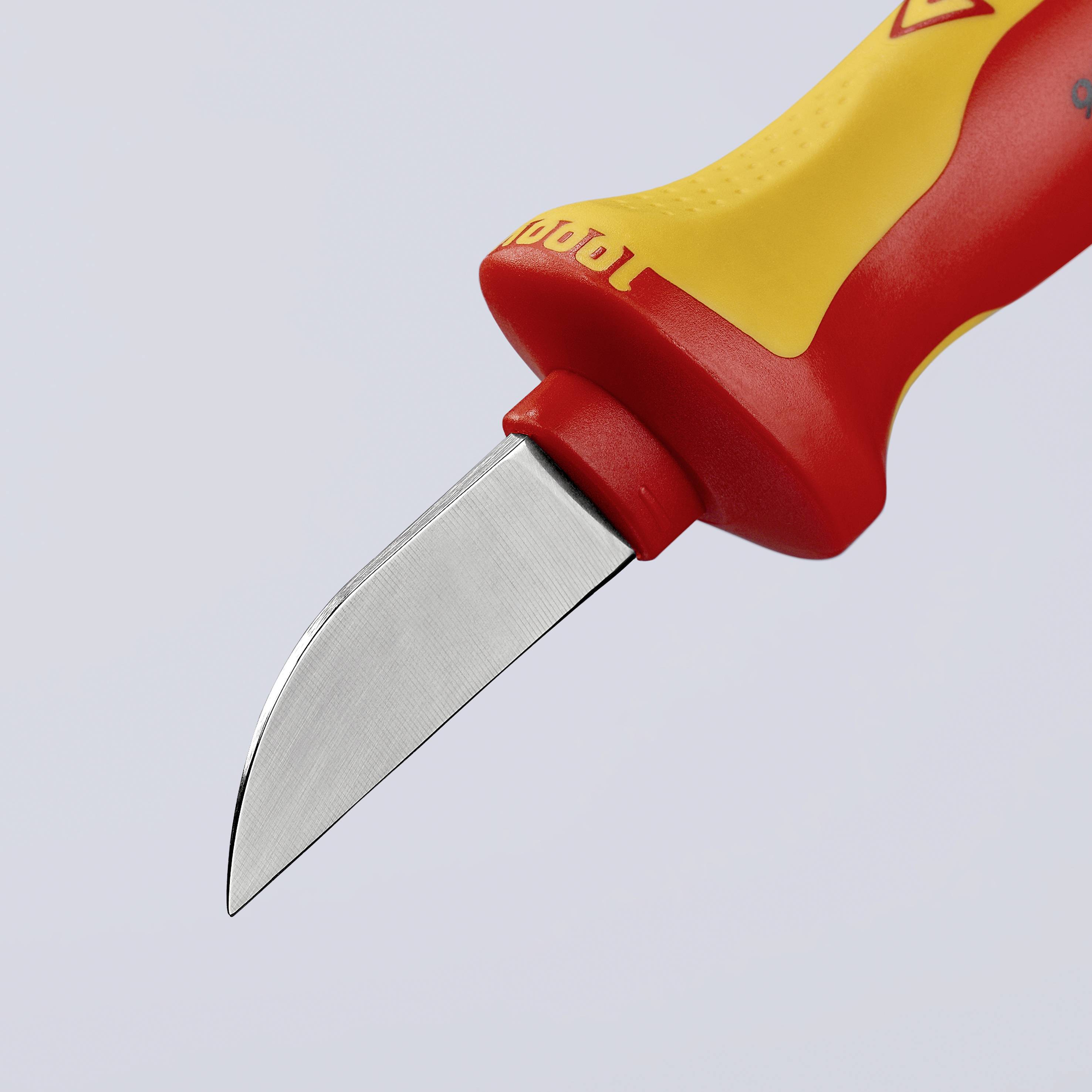 Un pratico e piccolo coltello di sicurezza con impugnatura rossa e gialla, adatto a lavori di precisione e utilizzo sicuro.