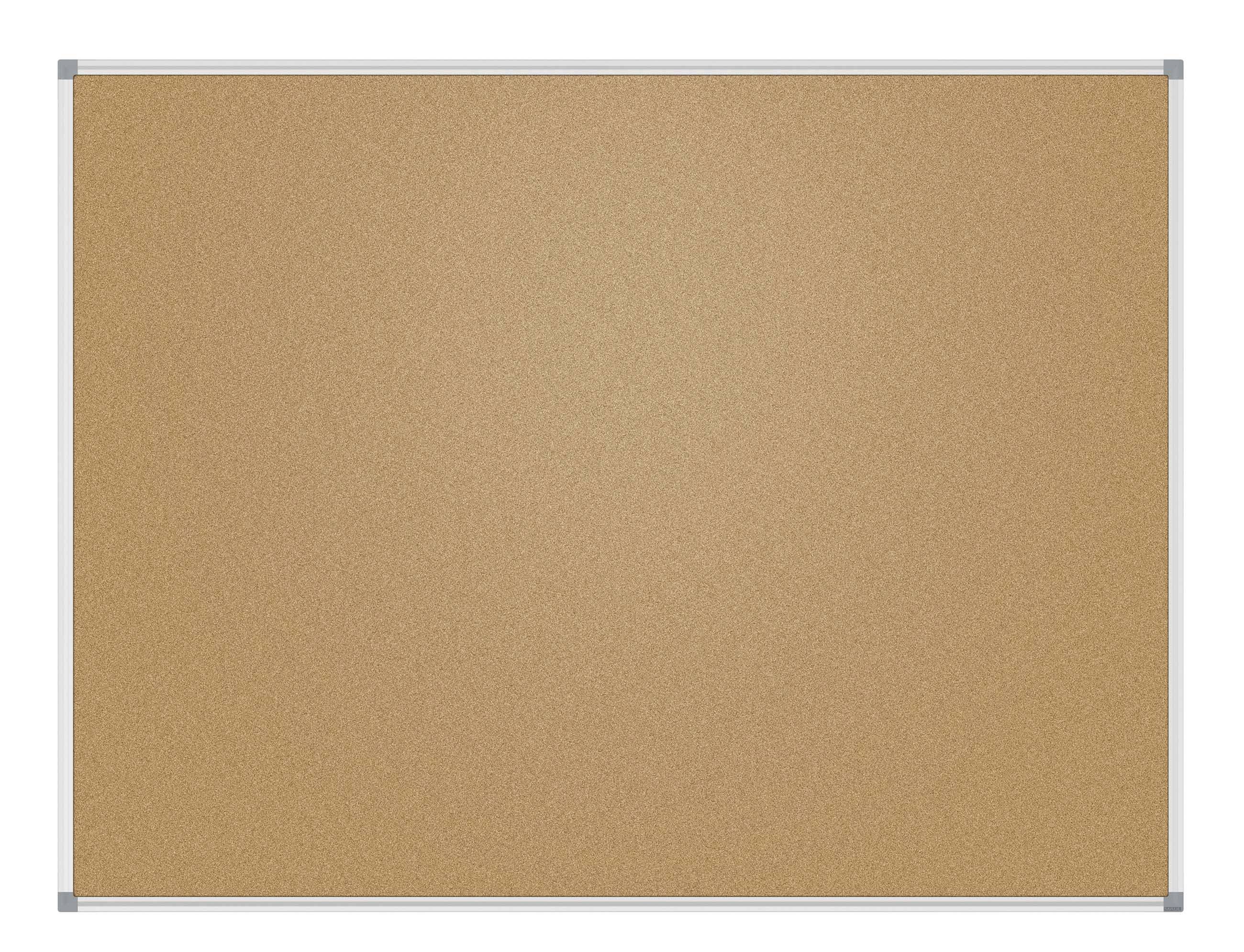 Bacheca di sughero beige vuota con cornice in metallo argentato su sfondo bianco.