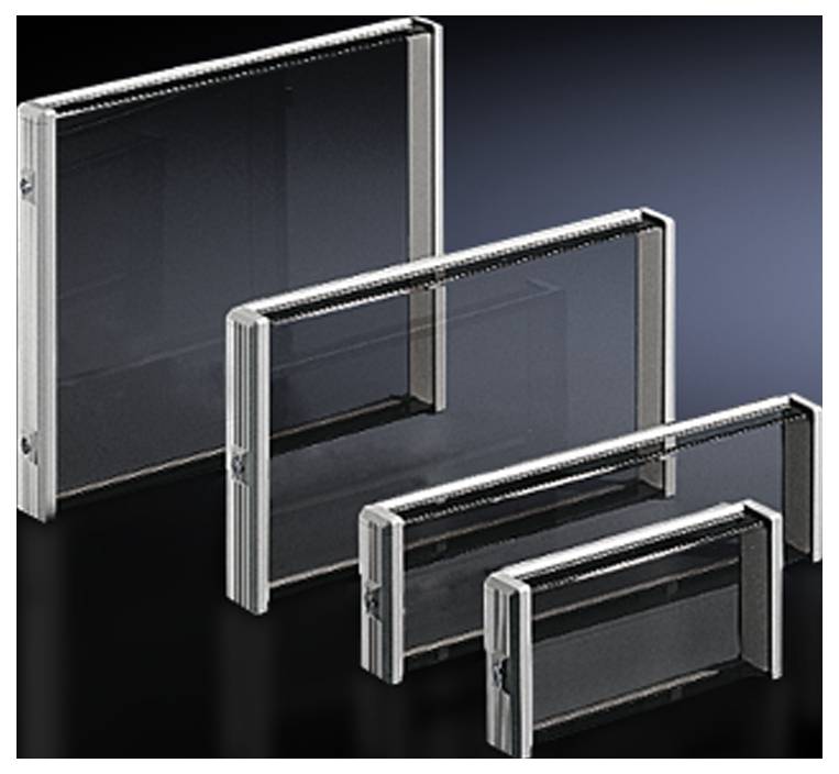 Quattro vetrine di vetro vuote di dimensioni diverse sono disposte diagonalmente. Ogni vetrina ha una cornice argentata.