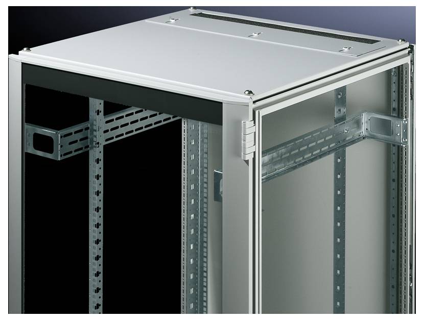 Parte aperta di un rack server con telaio in metallo. A sinistra è presente una guida per il montaggio dei componenti.