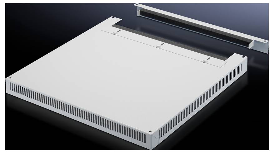Un involucro metallico rettangolare bianco con coperchio rimovibile, fessure di ventilazione sui lati, su uno sfondo nero lucido.