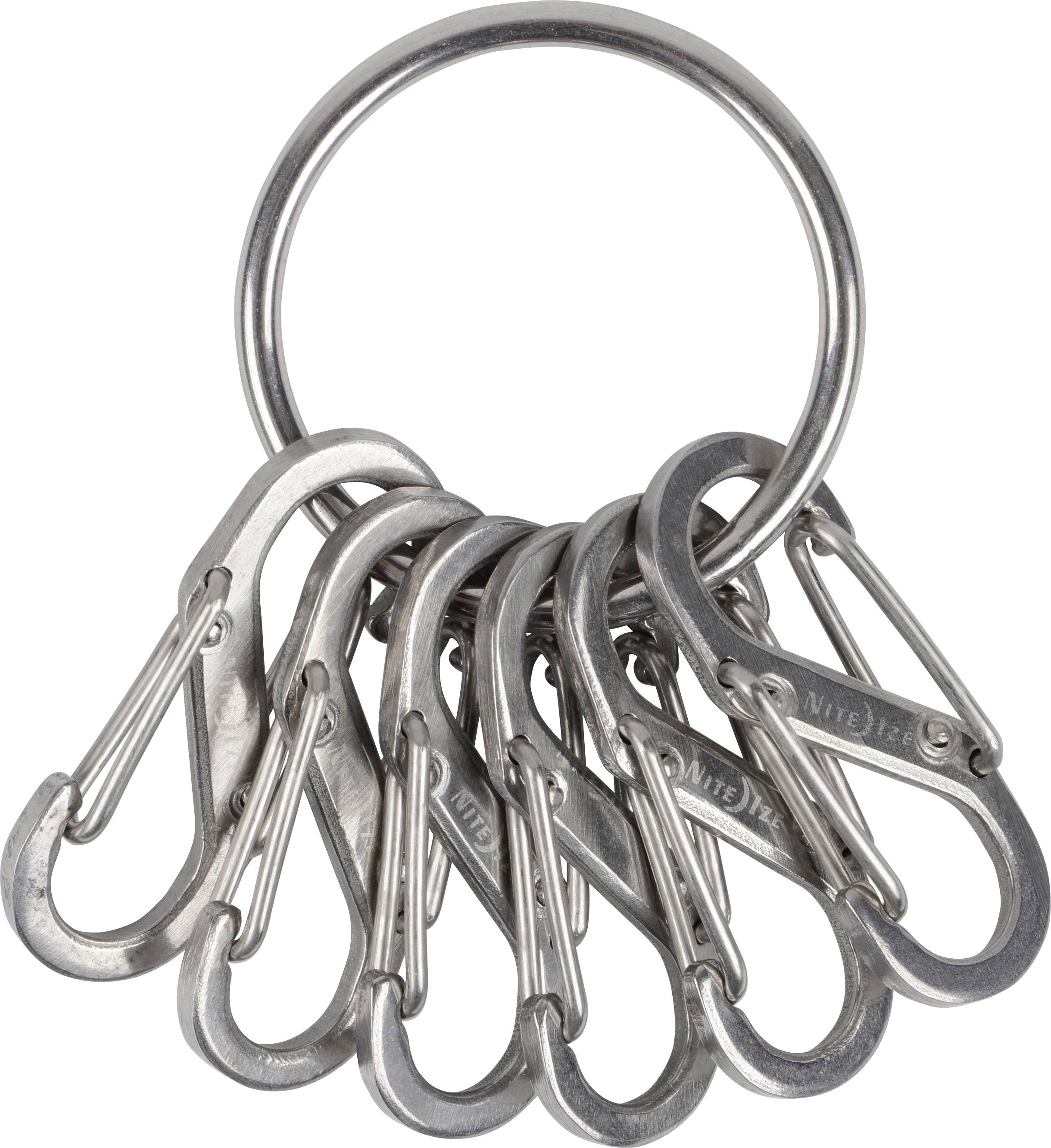 Un anello metallico trattiene diversi moschettoni di piccole dimensioni, ciascuno con un meccanismo di aggancio, utilizzati per appendere o organizzare chiavi e piccoli oggetti.