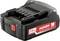 Una batteria nera del marchio Metabo con etichetta rossa '2,0 Ah 14,4 V Li-Power'. Adatta per utensili cordless.