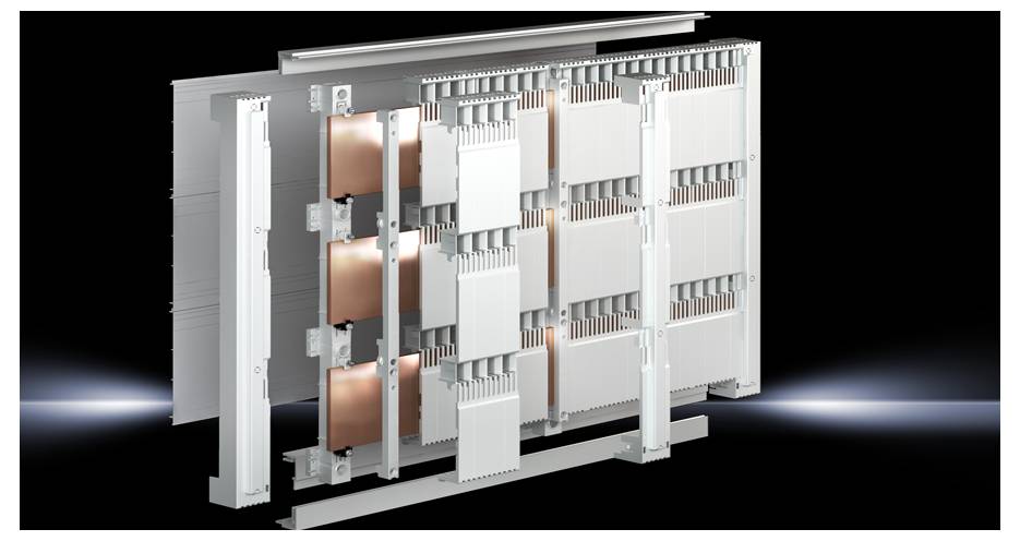 Un moderno quadro elettrico aperto, che mostra cavi di rame e pannelli modulari. Design tecnologico incentrato sull'efficienza.