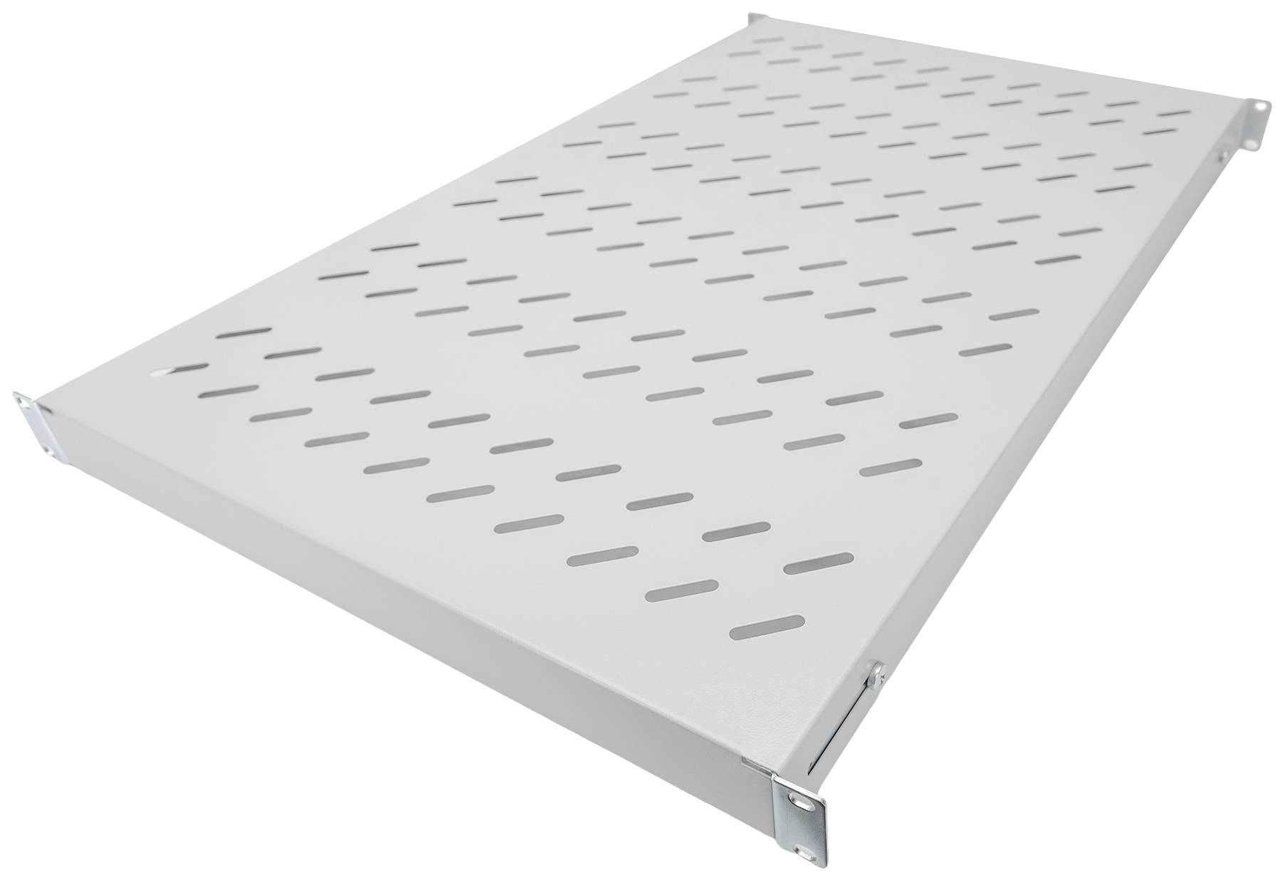 Ripiano in metallo grigio con fessure per l'aerazione, con un leggero angolo di inclinazione. Adatto per scaffalature di magazzino o per uffici.
