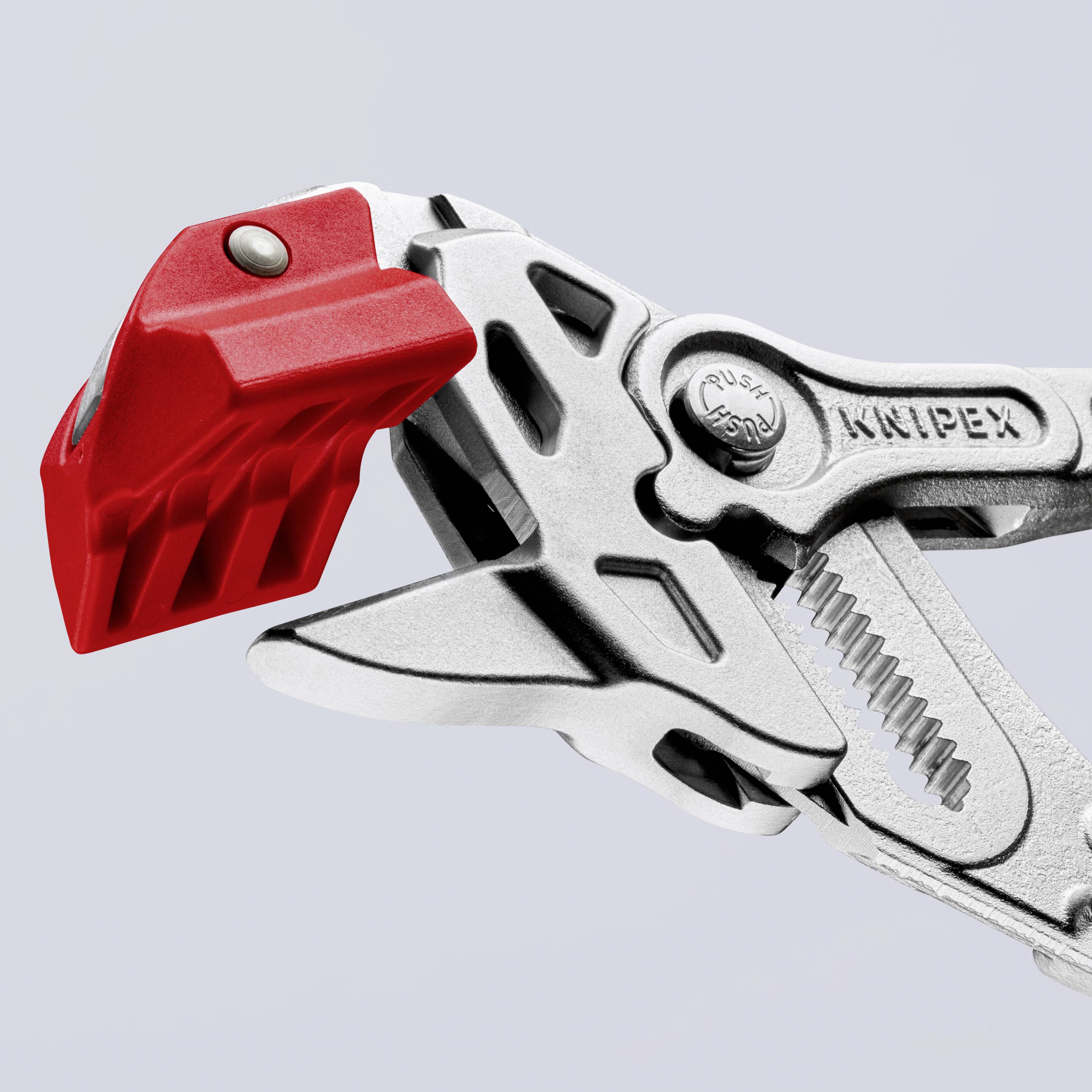 Una pinza d'argento con meccanismo di scorrimento rosso, contrassegnata con 'Knipex', mostra la versatilità dello strumento.