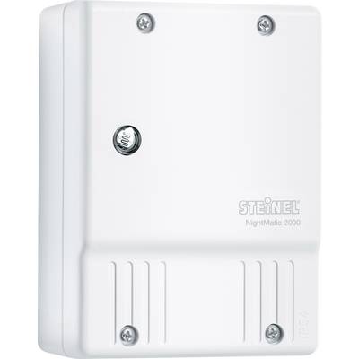 Un sensore bianco con la scritta 'STEINEL NightMatic 2000', fissato con quattro viti, per il controllo automatico dell'illuminazione.