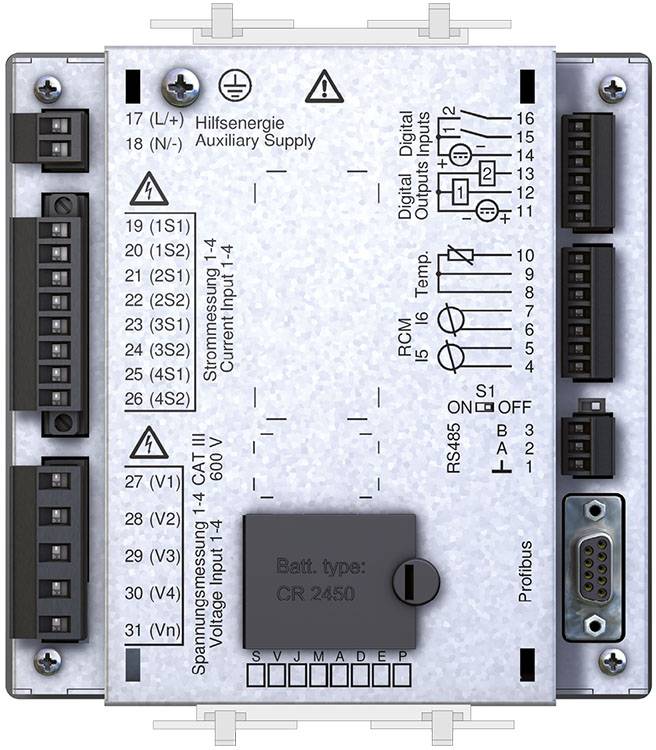 Modulo elettronico per armadio elettrico, con connettori, interruttori e etichette. Utilizzato per il controllo e la comunicazione di dispositivi.