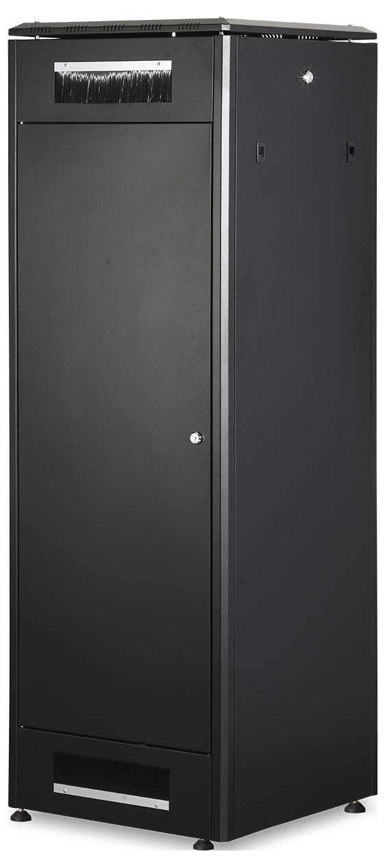 Armadio nero alto con porta chiusa, probabilmente per server o attrezzature elettroniche, con feritoie di ventilazione in alto e in basso.