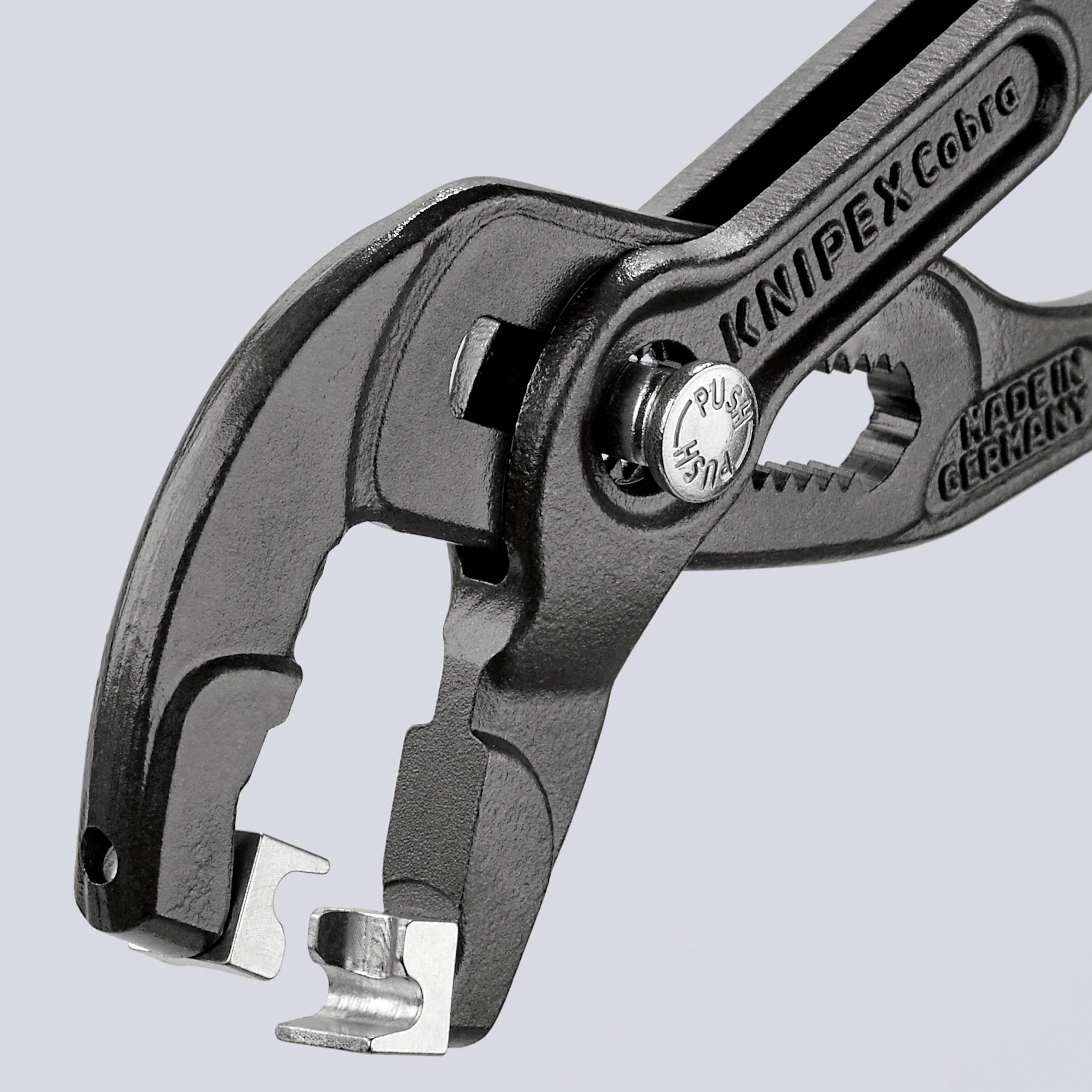 Utensile manuale, una pinza regolabile nera Knipex, aperta, con denti visibili e un'etichetta 'Knipex Cobra'.