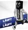 Batteria sorridente con gambe e braccia che corre. Testo 'Continua e continua'. Cartellone pubblicitario che trasmette energia e resistenza.
