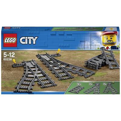 Set Lego City 60238: Raffigurazione di binari ferroviari con elementi curvi e di deviazione, consigliato per bambini dai 5 ai 12 anni.