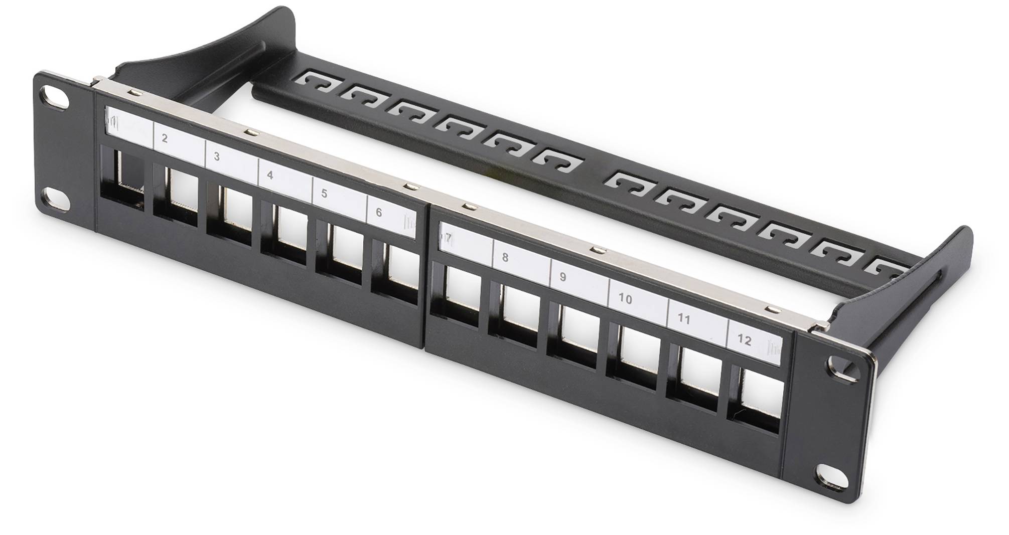 Un pannello di permutazione vuoto con dodici porte numerate, idoneo per la cablatura di rete in un rack IT.