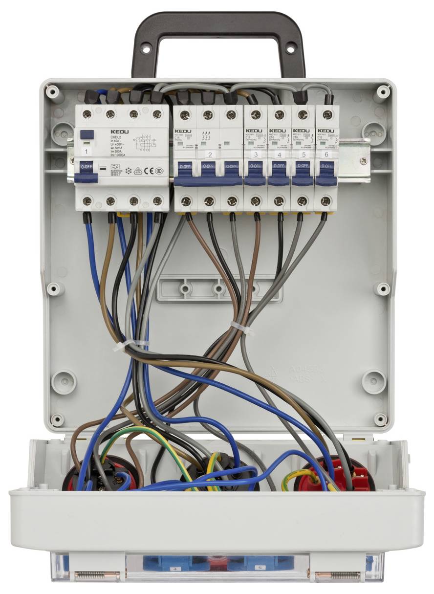 Scatola di distribuzione elettrica aperta con interruttori automatici e connessioni cablate, che mostra uno scomparto inferiore staccato con cavi esposti.