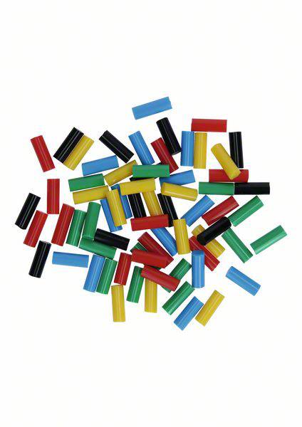 Diversi cilindri colorati in rosso, giallo, blu, verde e nero sono sparsi su una superficie bianca.