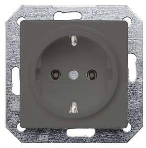 Presa elettrica grigio scura con apertura rotonda e due fori di contatto, montata su un supporto metallico.