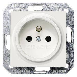 Presa elettrica bianca e rotonda della Siemens, montata in una cornice metallica, ripresa frontalmente.