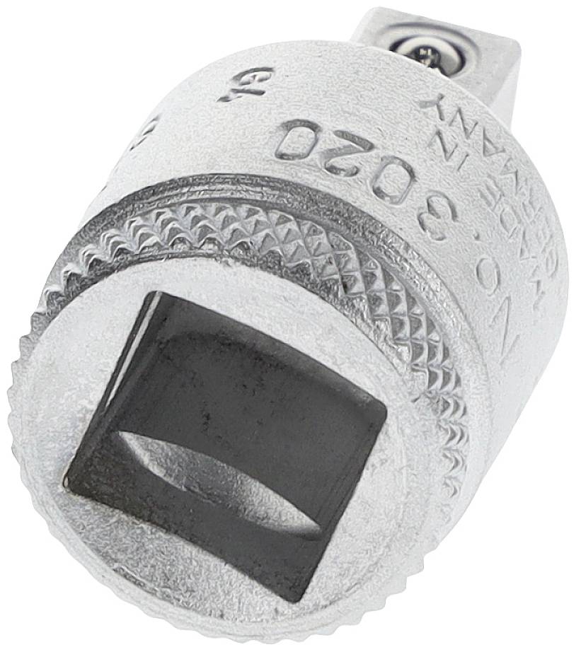 Un inserto per chiave a bussola in argento con profilo interno quadrato, contrassegnato con 'No. 3020 Made in Japan'.