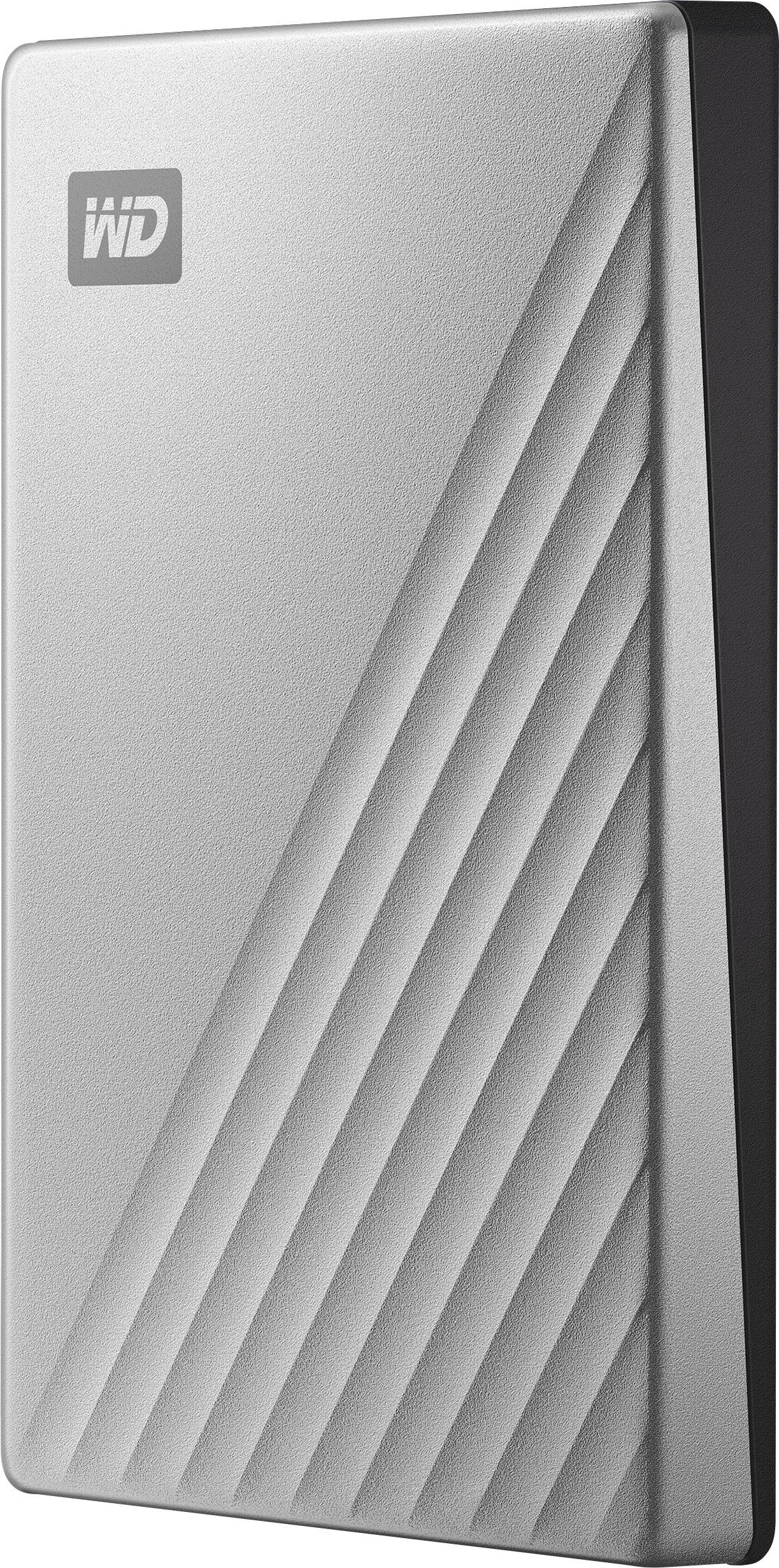 Un hard disk portatile Western Digital in argento con un discreto motivo diagonale sulla parte anteriore.