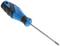 Un cacciavite blu e nero con impugnatura ergonomica e un'asta lunga e stretta sulla sinistra.