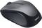 Un mouse wireless Logitech, grigio e nero, su una superficie bianca.