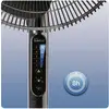 Un ventilatore a colonna con un'interfaccia di controllo che mostra 5 impostazioni di velocità. Un simbolo indica un timer di 8 ore.