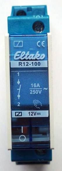 Un relè blu 'Eltako R12-100' con indicazioni: '16A 250V' e '12V'. Mostra simboli per l'intensità di corrente e la tensione.