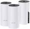 Tre router Wi-Fi bianchi e cilindrici di TP-Link con design di ventilazione nero e ondulato sulla parte superiore.