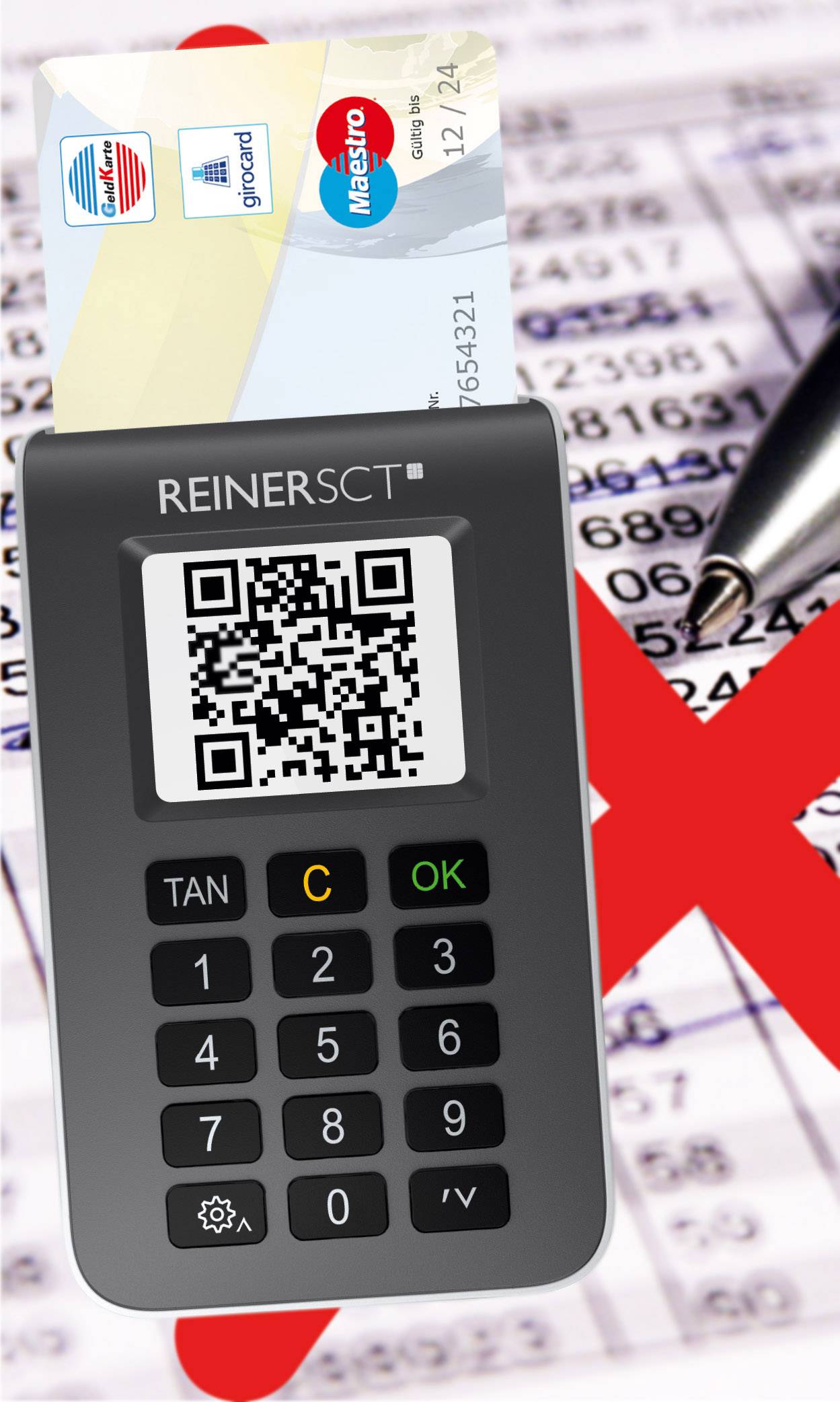 Un lettore di carte con una carta bancaria inserita mostra un codice QR. Sullo sfondo, un foglio di calendario con una 'X' rossa.