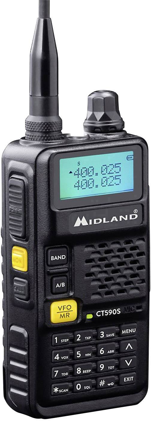 Un dispositivo radio portatile con schermo mostra le frequenze. Sono visibili la tastiera e le funzioni per modificare la frequenza.