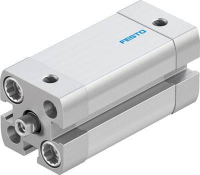 Un cilindro pneumatico argentato, rettangolare, con il logo blu 'Festo' sulla parte superiore, realizzato in metallo.