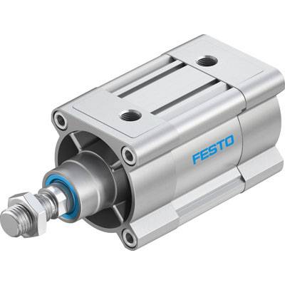 Un cilindro pneumatico argentato con marcatura blu 'FESTO', due punti di fissaggio in alto e un'asta del pistone visibile a sinistra.