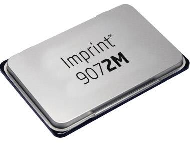 Un timbro rettangolare in metallo con l'iscrizione 'Imprint 9072M'.