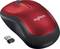 Mouse rossa wireless di Logitech accanto a un piccolo ricevitore USB.