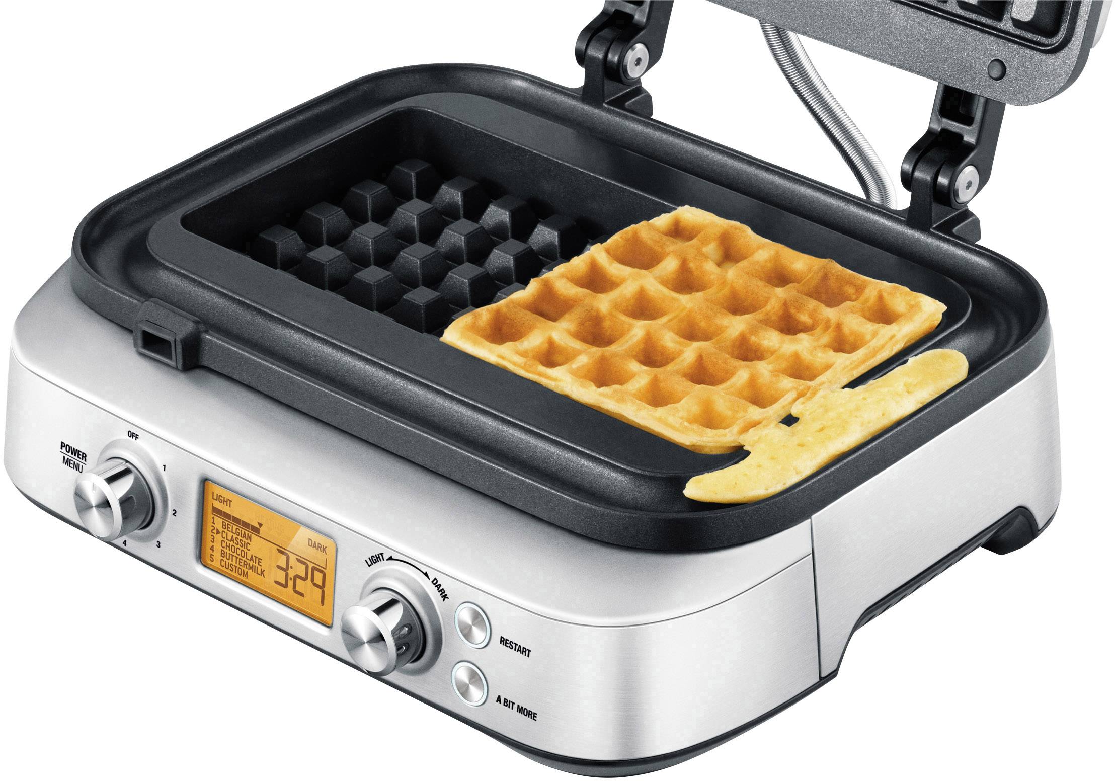 Macchina per waffle con display digitale, che mostra il tempo di cottura e la temperatura, waffle a metà cottura, con il caratteristico motivo a griglia visibile.