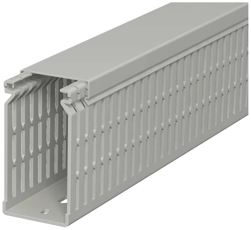 Un canale portacavi grigio con strette fessure su entrambi i lati, utilizzato per organizzare e proteggere i cavi nelle installazioni.