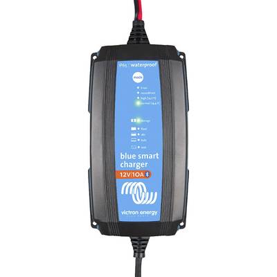 Caricabatteria per batterie da 12V di Victron Energy con connessione Bluetooth, impermeabile, che mostra lo stato di carica tramite indicatori LED.