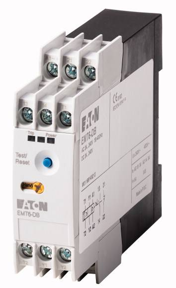 Un dispositivo elettronico con più morsetti e un'etichetta recante la scritta 'Eaton EMT6-DB'. È utilizzato per il controllo di sistemi elettrici.