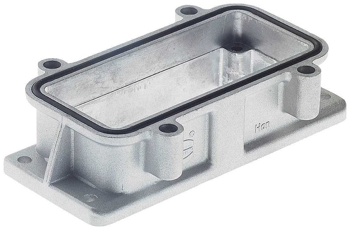 Involucro metallico con apertura rettangolare ed angoli arrotondati, quattro fori di fissaggio agli angoli.