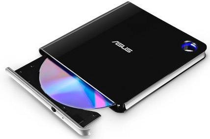 Masterizzatore DVD esterno con involucro nero e lettore di dischi lucente e sporgente di Asus.