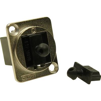 Un pannello metallico con presa montata e spina separatamente posizionata; entrambi in colore nero.