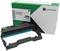 Cartuccia del toner Lexmark con scatola di cartone verde e bianca sullo sfondo. Adatta per stampanti che creano documenti.