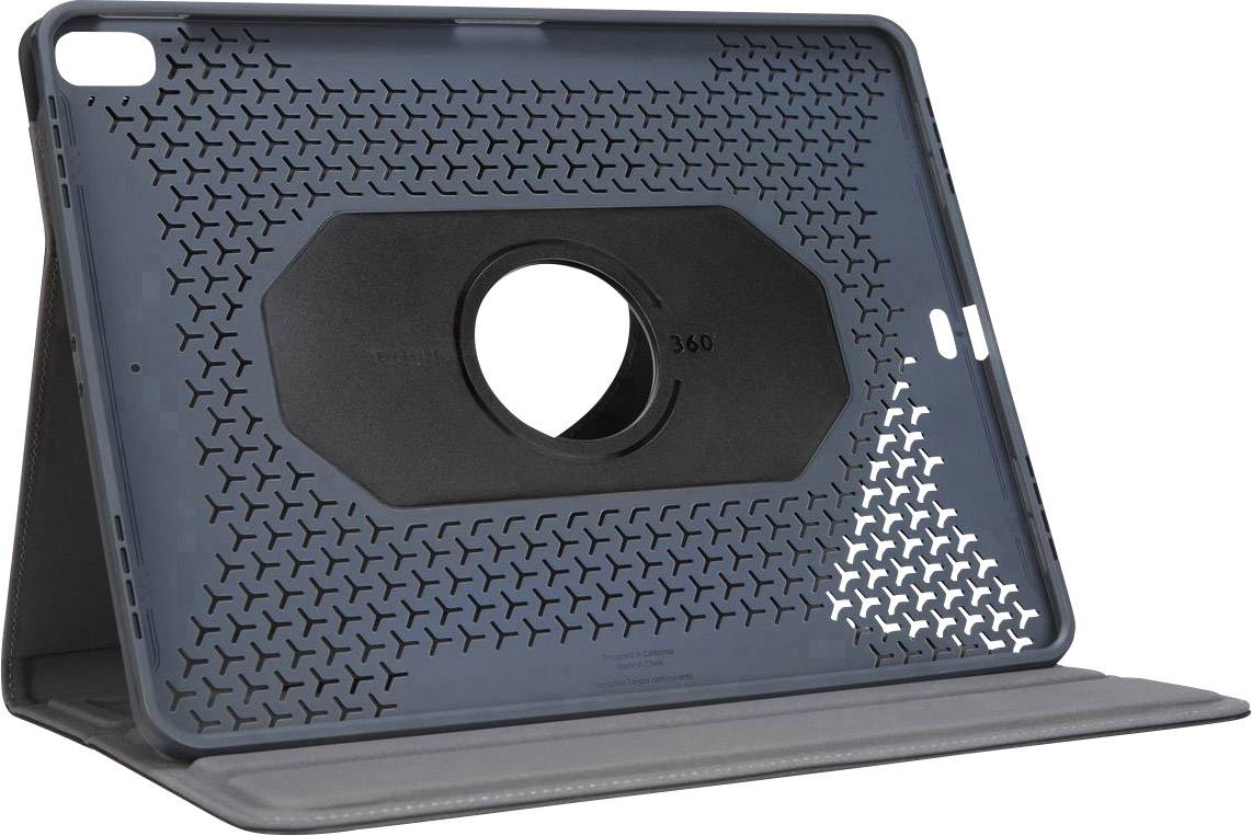 Un custodia nera per tablet con motivo triangolare e meccanismo di rotazione a 360 gradi sul retro, appoggiata in posizione di visualizzazione.