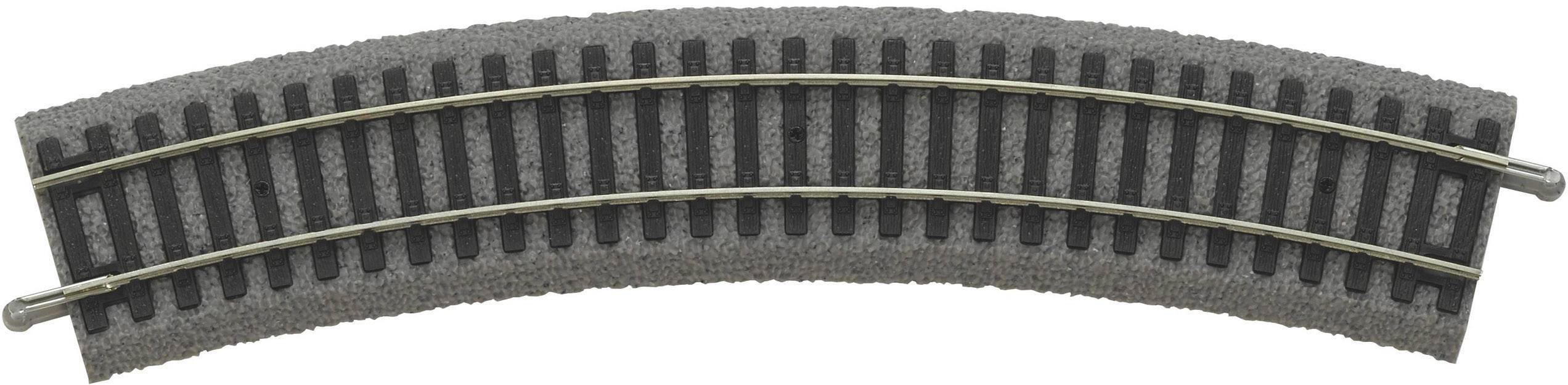 Binario curvo per modellismo ferroviario in plastica e metallo, poggiante su un letto di traverse grigie, adatto per layout di modellismo ferroviario.