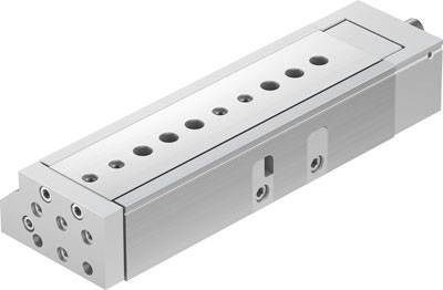 Un cilindro pneumatico allungato con più fori e possibilità di montaggio. Comunemente utilizzato in applicazioni industriali.