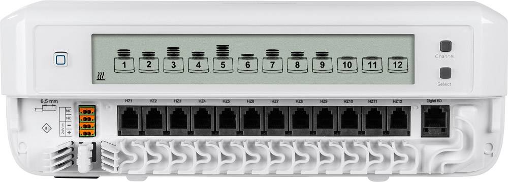 Pannello di rete con patch panel a 12 porte, numerate progressivamente. Sopra le porte è presente un display con connessioni a vite.