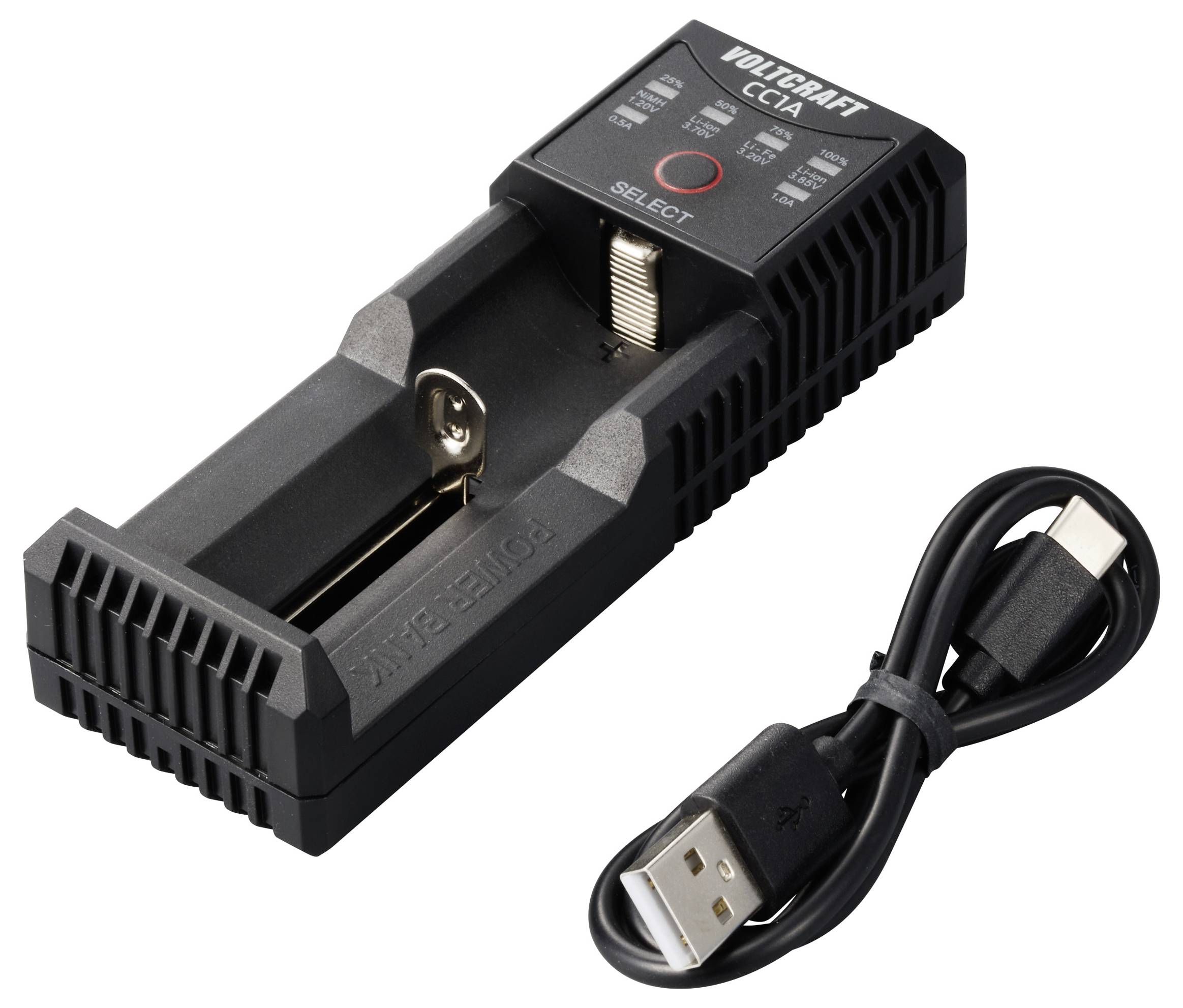 Un caricabatterie con un cavo USB. In alto è presente il logo del marchio. Il caricabatterie ha uno slot per una batteria.