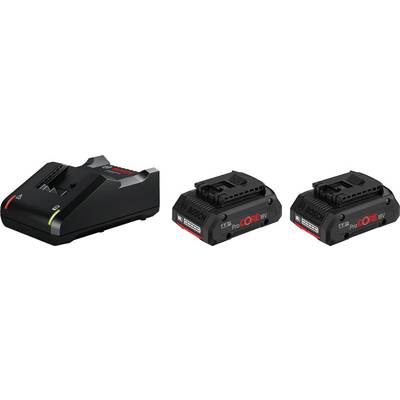 Un caricabatterie e due batterie per utensili Bosch. Caricabatterie a sinistra, due batterie rettangolari a destra, tutti di colore nero.
