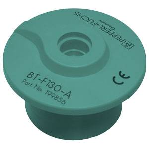 Uno strumento di precisione rotondo e verde di 'PEPPERL+FUCHS'. Iscrizione 'BT-F130-A Cod. Art. 199856'. Marchio CE presente.