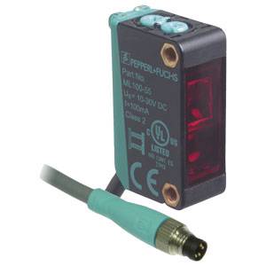 Sensore ottico con connessione via cavo e marcatura CE. Marca Pepperl+Fuchs, modello ML100-55, tensione 10-30V DC.